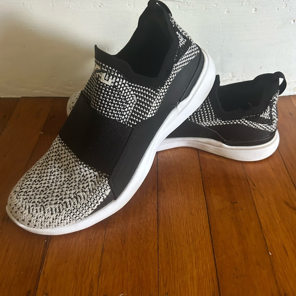 APL Techloom Bliss - Black and White